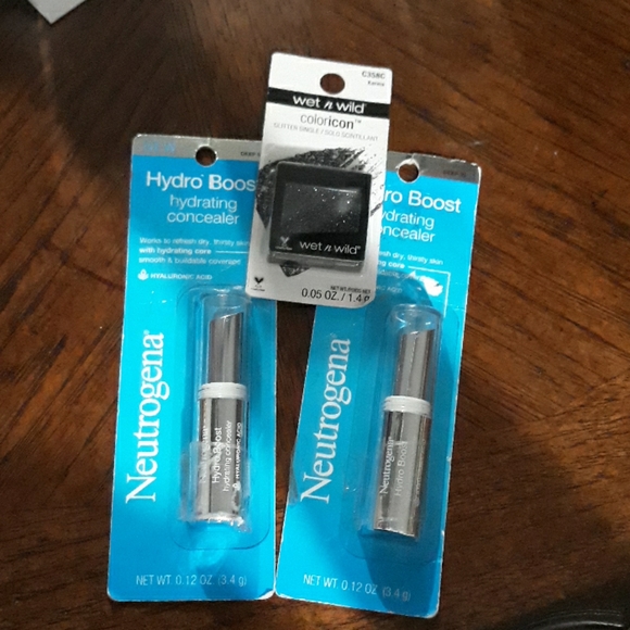 Hydro Boost Hydrating conceler - Picture 1 of 3